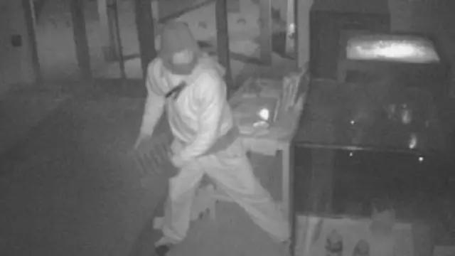 丢失艺术品登记数据显示,这类犯罪活动每年盗取金额超过三亿英镑。