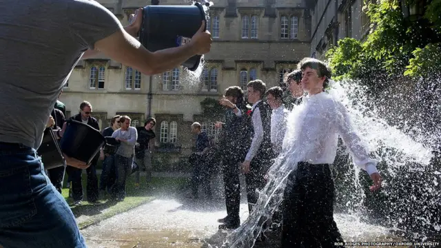 牛津大学学生生活的昨日今朝