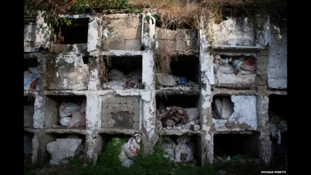 بسیاری از کشته‌شده‌ها هرگز شناسایی نشدند و در گورهای بدون نام به خاک شپرده شده‌اند