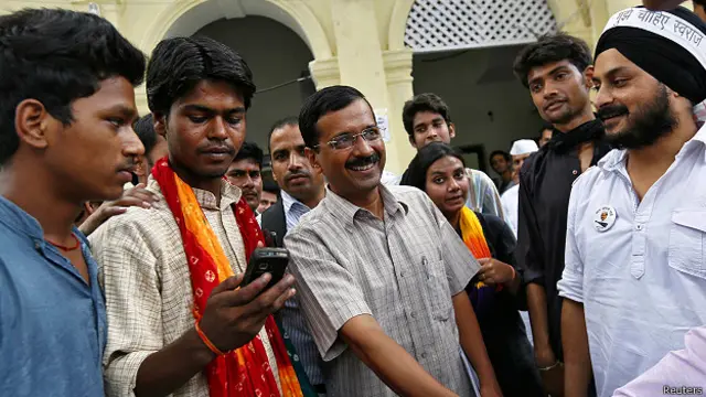 मतदाताओं के बीच 'आप' के संयोजक अरविंद केजरीवाल