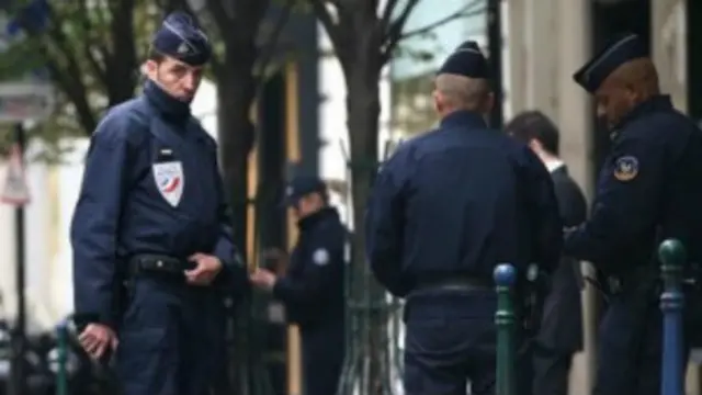 Polisi di Paris