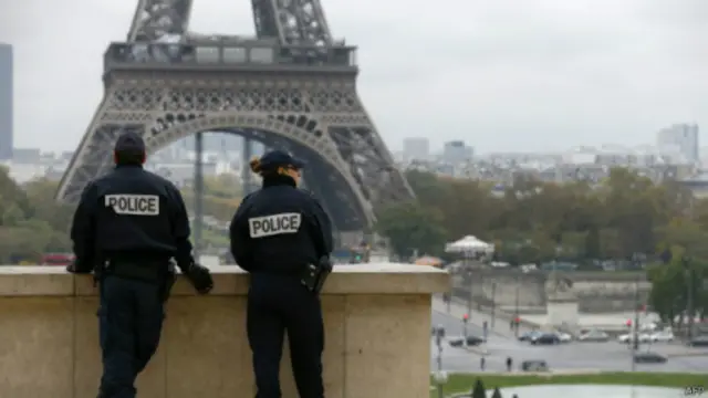 Toàn bộ các văn phòng truyền thông chính ở Paris đang được lực lượng cảnh sát canh gác