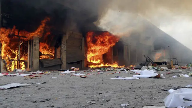 کوہاٹ پولیس کے ایک اہلکار نے بی بی سی کو بتایا کہ شہر میں سنی مسلک سے تعلق رکھنے والے مسلمانوں نے راولپنڈی میں دس محرم کو ہونے والے فرقہ وارانہ تشدد کے خلاف جلوس نکالا تھا۔