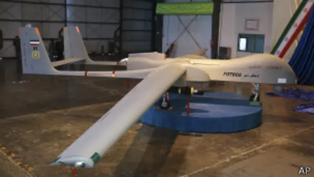 يقول إيرانيون إن الطائرة الجديدة "فوتروس" يمكنها الطيران لحوالي 30 ساعة