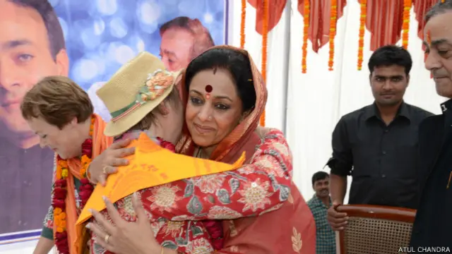 अमीता सिंह, संजय सिंह, चार्मियन ह्यूस