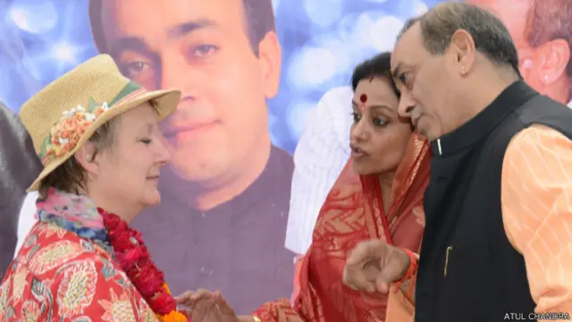 अमीता सिंह, संजय सिंह, चार्मियन ह्यूस