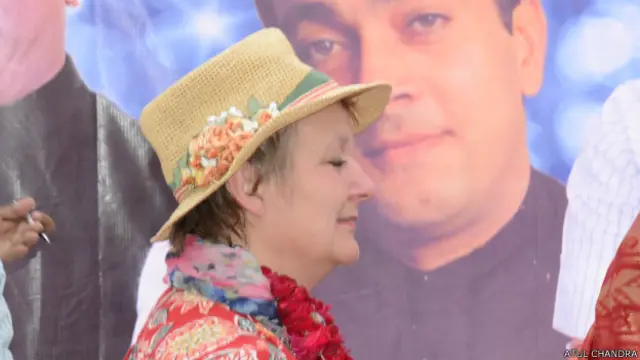 अमीता सिंह, संजय सिंह, चार्मियन ह्यूस