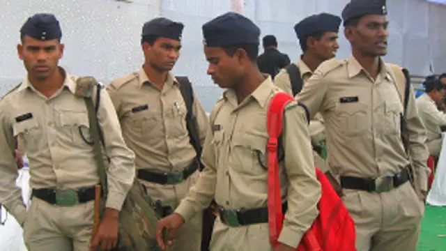 ریاست چھتیس گڑھ میں چونکہ ماؤ نواز باغیوں کا کافی اثر ہے اس لیے وسیع پیمانے پر حفاظتی اقدامات کیے گئے ہیں