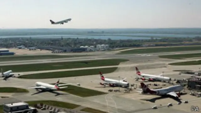 به گزارش روزنامه تایمز بریتانیا آقای برک بعد از رسیدن به فرودگاه هیتروی لندن خواستار پناهندگی شده است.