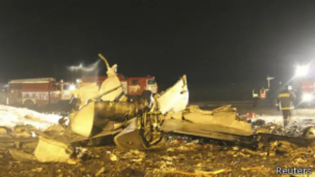 Лайнер авиакомпании "Татарстан" врезался в землю почти под прямым углом на скорости 450 км/ч