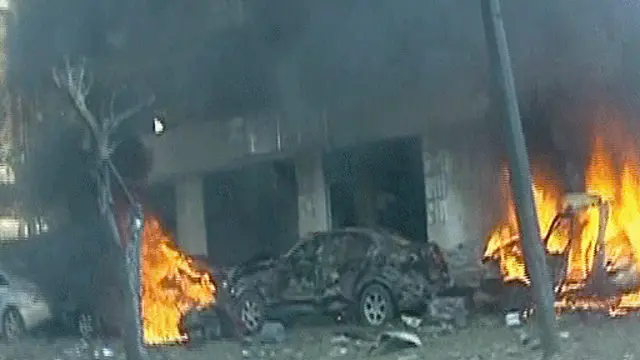 වාහන ගිනි බත් වන අන්දම, දැවී අළු වී තිබුණු මළ සිරුරු සහ අහසට නැගෙන ඝන දුමාරය වීඩියෝ පටවල සටහන්ව තිබිණ