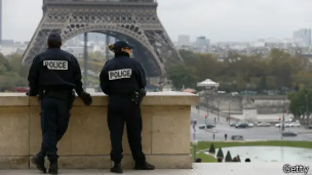 Policía en París