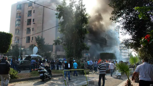 وقع تفجيران صباح الثلاثاء في العاصمة اللبنانية بيروت قرب السفارة الإيرانية، في منطقة بئر حسن الجناح.