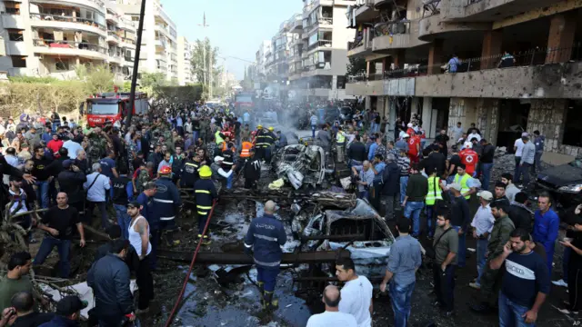 رجحت مصادر أمنية، بحسب وسائل إعلام لبنانية، أن يكون أحد الانفجارين ناجما عن هجوم شنه انتحاري كان يقود دراجة نارية، والثاني ناتج عن تفجير انتحاري بسيارة مفخخة.