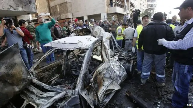 بنا به گزارش ها دست کم یکی از انفجارها در اثر بمب کار گذاشته شده در یک خودرو بوده است.