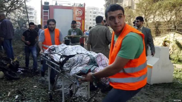 خبر رساں ادارے روئٹرز نے لبنانی حکام کے حوالے سے کہا ہے کہ سی سی ٹی وی فوٹیج میں ایک شخص کو ایرانی سفارتخانے کی دیوار کی جانب بھاگتے اور پھر دھماکہ کرتے دیکھا جا سکتا ہے۔