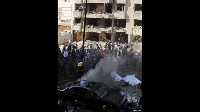 
لبنان میں ایرانی سفیر نے حزب اللہ کے المنار ٹی وی سے بات کرتے ہوئے اپنے ثقافتی اتاشی کی ہلاکت کی تصدیق کی تاہم ان کا کہنا تھا کہ یہ واضح نہیں کہ وہ سفارتخانے میں تھے یا دیگر ملحقہ عمارتوں میں۔