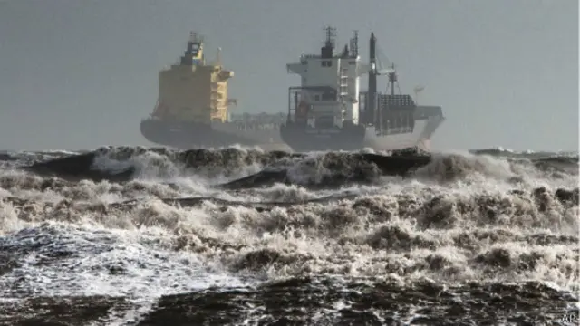 Шторм на море у берегов Сардинии