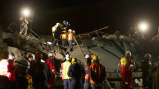 حکام کا کہنا ہے کہ ملبے کے نیچے دبنے والے زیادہ تر افراد وہاں کام کرنے والے مزدور ہیں