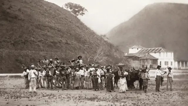 Fotos do século 19 retratam opressão contra negros no último país a abolir a escravidão