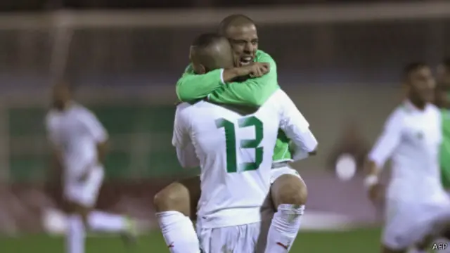 Aljazair lolos ke Piala Dunia 2014 setelah tunddukan Burkina Faso.