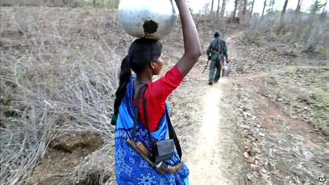 माओवादियों के साथ जुड़ती महिलाएं