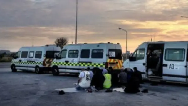 چودہ برطانوی مسلمانوں نے پانچ ایمبولینسوں کے ساتھ شام تک سفر کیا