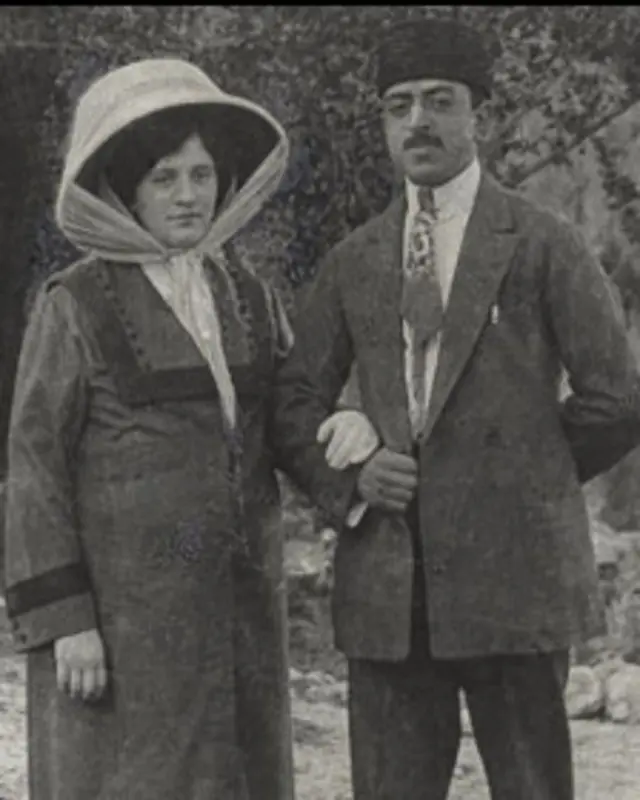 تصویب نخستین قانون اساسی در زمان سلطنت امان الله توسط لویه جرگه، تلاشی بود برای وارد کردن مدرنیته در چهارچوب سنت