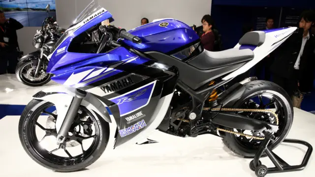 دراجة ياماها R25 الجديدة.