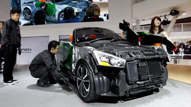 يمكن تغيير لون دايهاتسو KOPEN بسهولة، عن طريق تغيير الواحها الخارجية البلاستيكية.