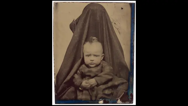 'दी हिडेन मदर', मैक (MACK) और नुवेयु मुसी नैशनल डी मोनाको