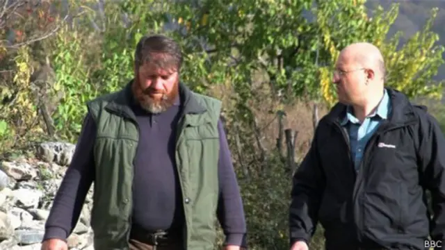 نوجوان چیچن ’طلم کا شکار‘ شامیوں کی مدد کرنا اپنا فرض سمجھتے ہیں: ایوب بورکشویلی (بائیں)