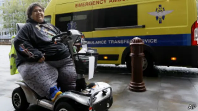 تلقى سينايس العلاج في الولايات المتحدة من خلل هرموني