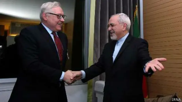 آقای ریباکف (چپ) نماینده روسیه در مذاکرات ۱+۵ با ایران است