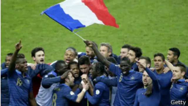 Seleção da França após classificação para a Copa (foto: Getty)