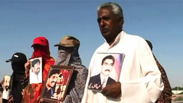 وائس فار مسنگ بلوچ پرسنز کے ماما قدیر اس سے قبل بیس افراد کے ساتھ کوئٹہ سے پیدل چل کر کراچی گئے تھے