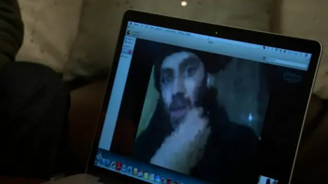 يعتقد أن نحو 350 بريطانيا قد سافروا إلى سوريا للانضمام إلى جماعات جهادية أو القتال ضد نظام الأسد.