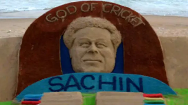 گذشتہ دنوں ایک فنکار نے سمندر کے کنارے تندولکر کو اس طرح پیش کیا