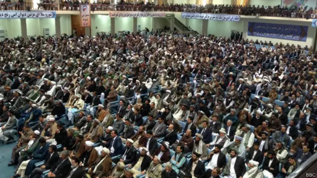 د کمېټو مشران د ورځې په پای کې د دغې لویې جرګې د مشر په ګډون یوې ناستې کې ګډون کوي.