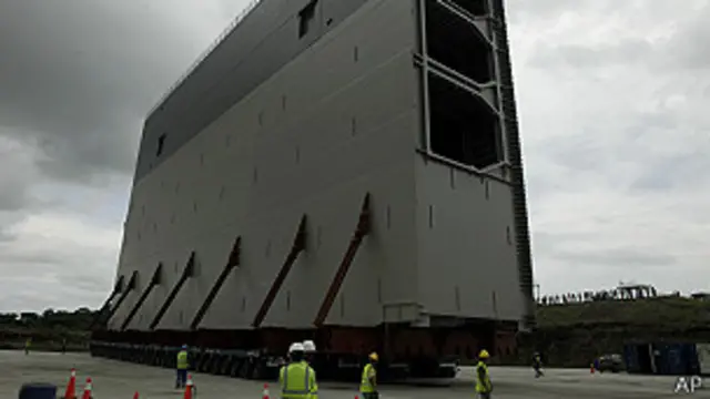 Створки для нового дока на Панамском канале