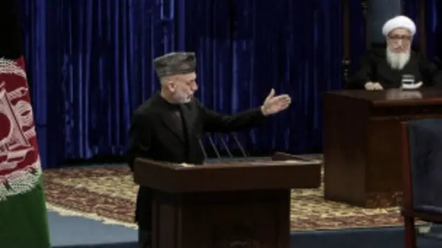 صبغت‌الله مجددی در زمان برگزاری لویه جرگه هشداد داد که اگر حامد کرزی موافقتنامه امنیتی را با آمریکا امضا نکند از افغانستان رخت خواهد بست