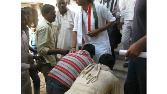 प्रचार के दौरान आम लोगों में घुलने मिलने की हर संभव कोशिश कर रहे हैं जयवर्द्धन.