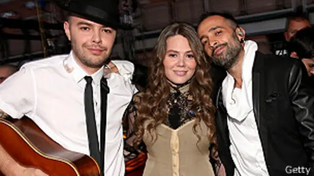 Jesse y Joy y Mario Domm
