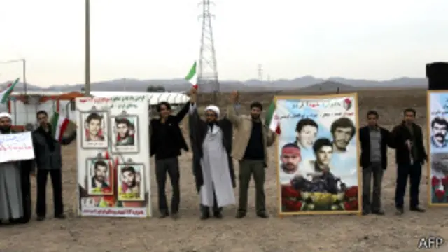 تظاهرات طرفداران حقوق هسته ای ایران در فردو