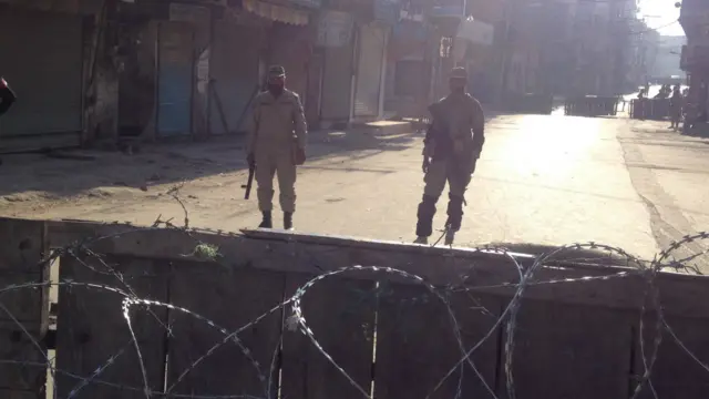 تازہ ترین اطلاعات کے مطابق شہر میں مختلف مقامات پر اجتماعات ہو رہے ہیں جن میں سے مرکزی اجتماع جامعہ تعلیم القرآن کے سامنے ہوا جہاں مظاہرین سے اہلسنت والجماعت کے سربراہ مولانا محمد احمد لدھیانوی نے خطاب کیا