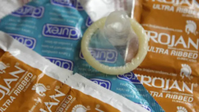 ٹیکس لگانے کے لیے یہ فیصلہ ہونا ہے کہ کنڈوم دوا ہے یا طبی آلہ!