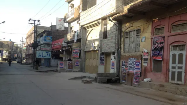 راولپنڈی میں کسی بھی صورتِ حال سے نمٹنے کے لیے فوج کو بھی الرٹ کر دیا گیا ہے۔ انتظامیہ کے سینیئر اہلکاروں کے مطابق احتجاج کے راستوں کی خصوصی نگرانی کی جائے گی