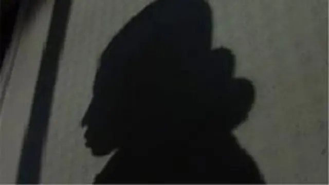 Кипрге алданып барып бир айдан ашык кул болуп жүргөн кыргызстандык айым азыркы учурда жакындарынын жанында. "Болгон окуялар тууралуу маалымат берүүдөн азырынча карманууда" - деп билдирет кызды Кипрден алып келүүдө жардамчы болгон "Замандаш" ассоциациясы