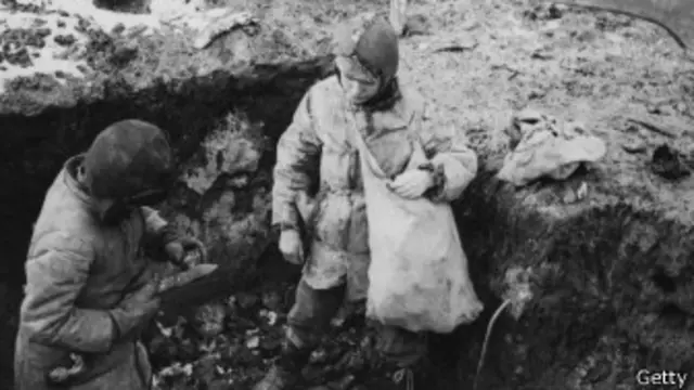 Мальчики, нашедшие спрятанную в подполе картошку.