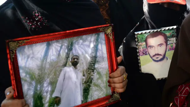 خصدار سے لاپتہ ڈاکٹر دین محمد کی بیٹی سمی بلوچ بھی ان میں شامل ہیں۔ ان کا کہنا ہے وہ یہ سوچ کر مارچ کا حصہ بنی ہیں کہ کوئی تو ان کے درد کو محسوس کرے گا۔ 